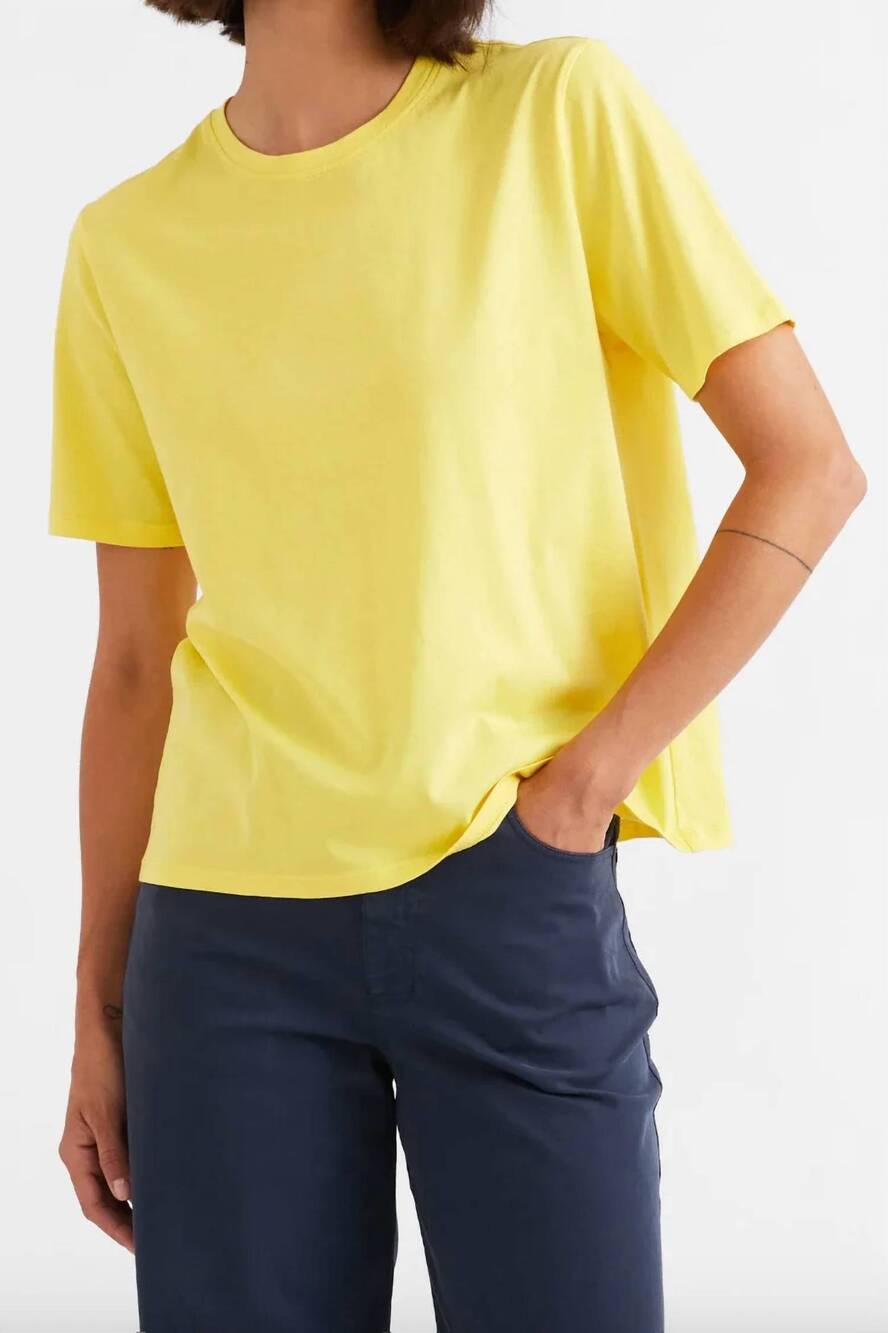 NEW KULE modern crewneck t shirt in yellow